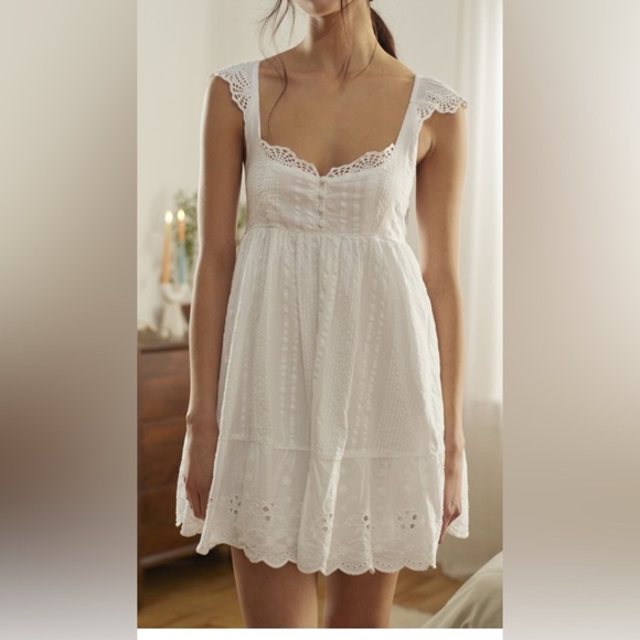 Urban Outfitters Wildflower Babydoll Mini White Eyelet Lace Dress Size L - Picture 4 of 10